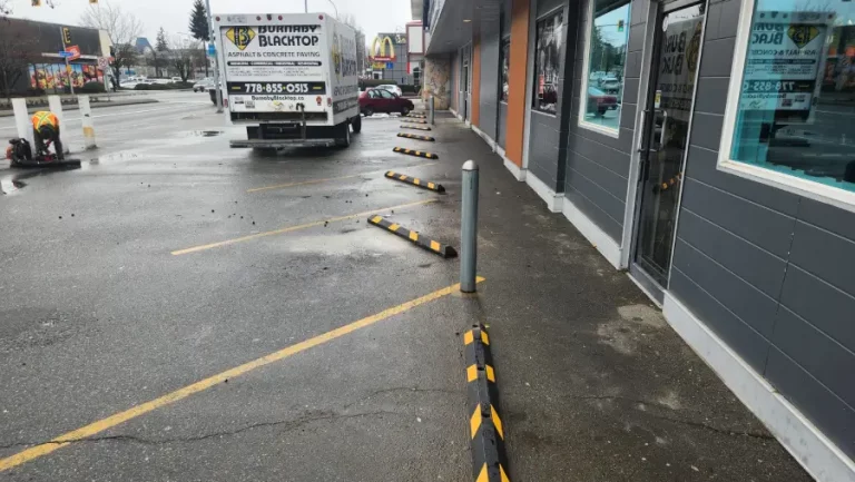 Apron-paving-rubber-curb-stops-